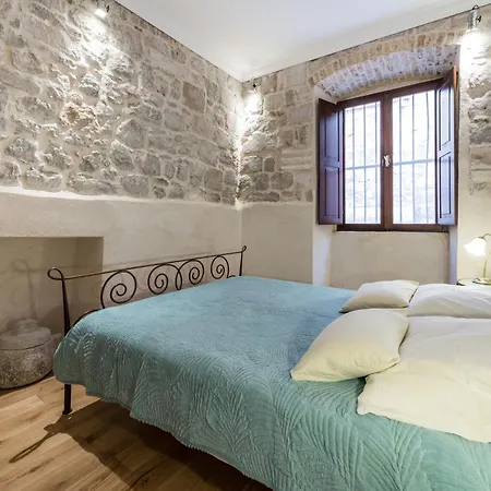 Talir Apartment *